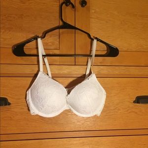 White lace push-up bra